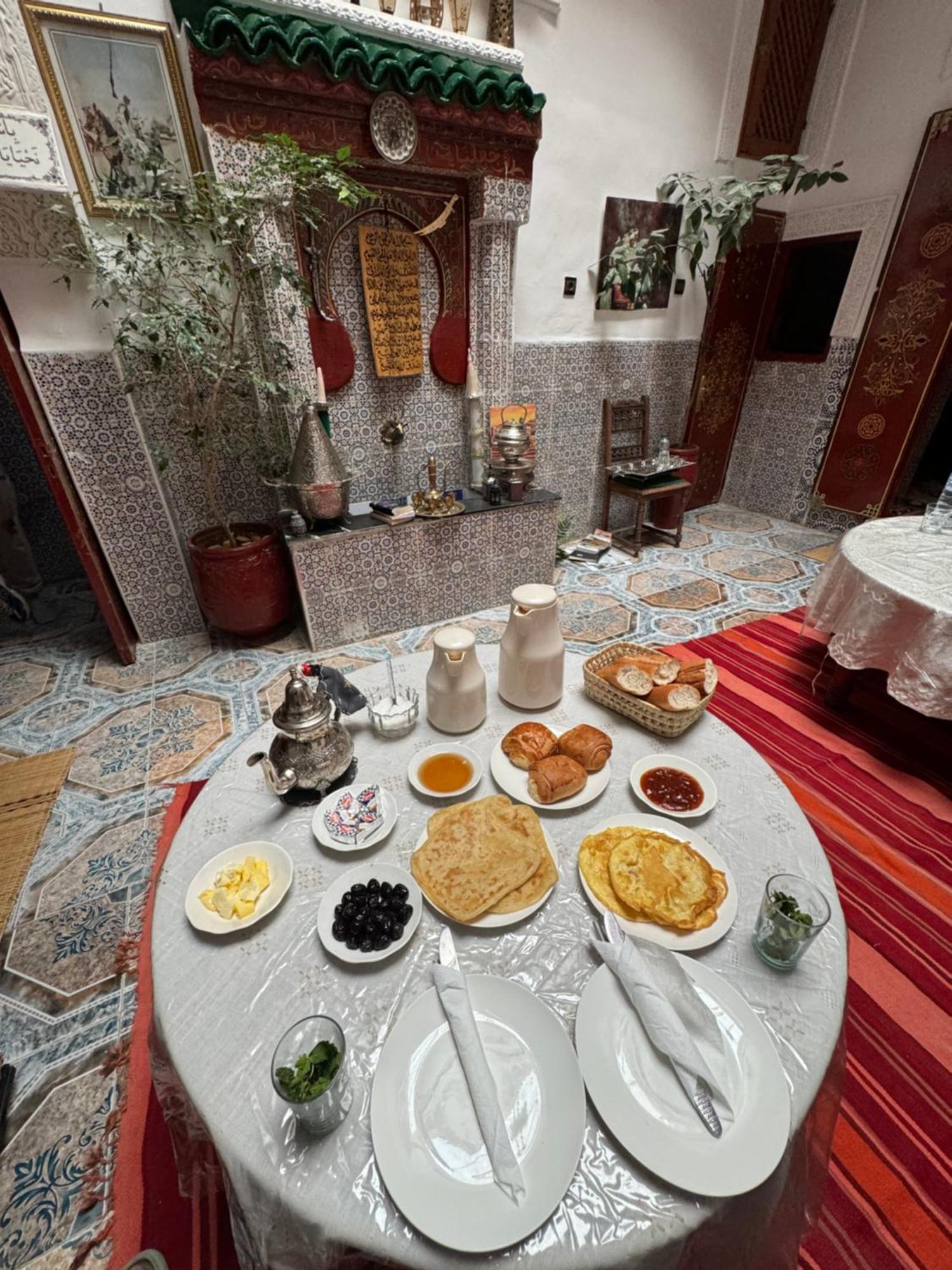 Отель Dar Enouiina Фес Экстерьер фото